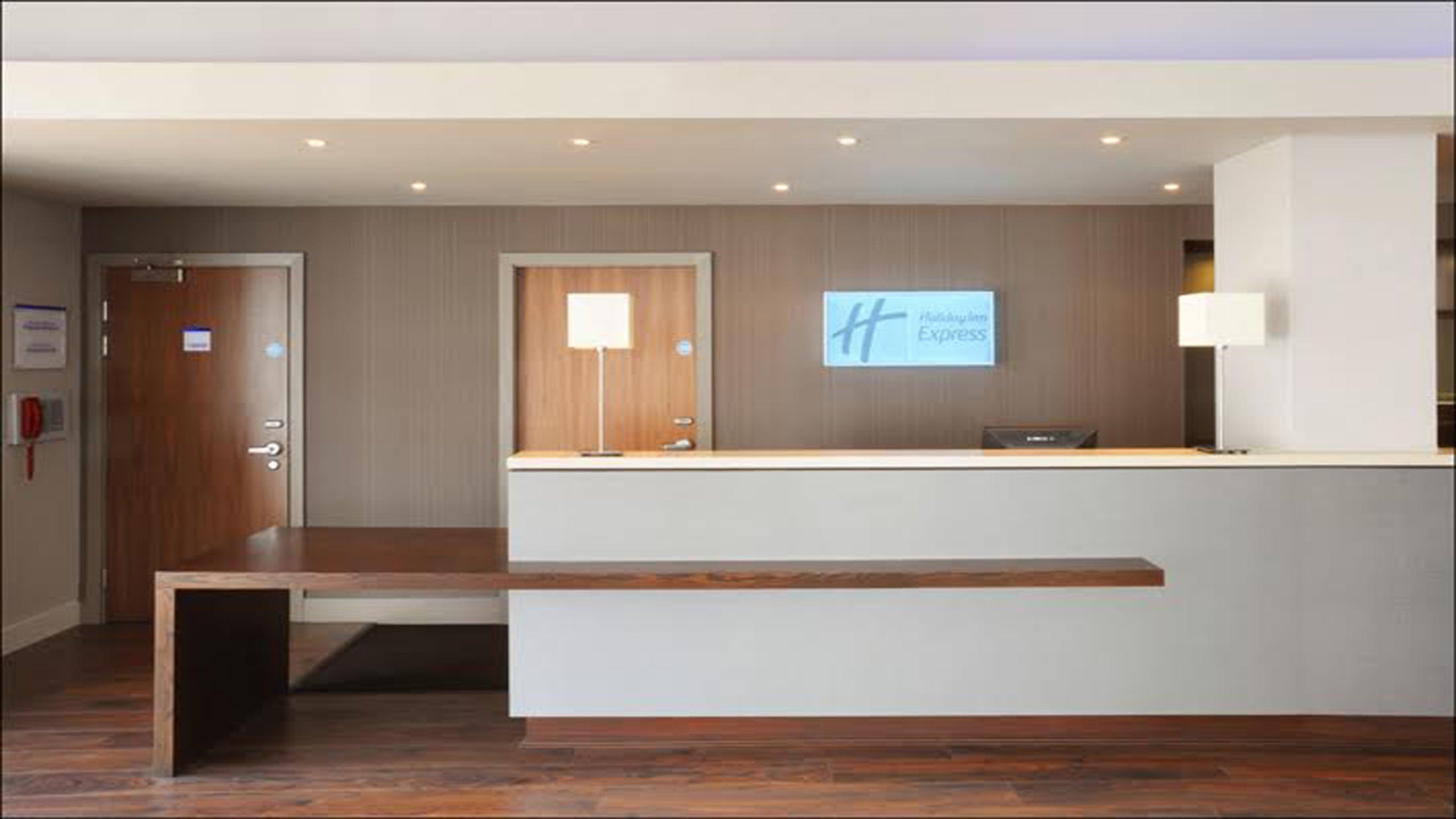 Holiday Inn Express Liverpool Hoylake, An Ihg Hotel Bagian luar foto